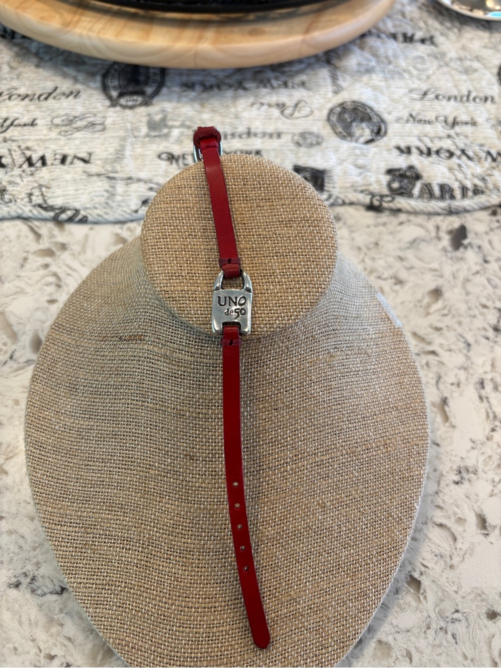 UNO de 50 Red Leather Strap Bracelet with Silver Plaque